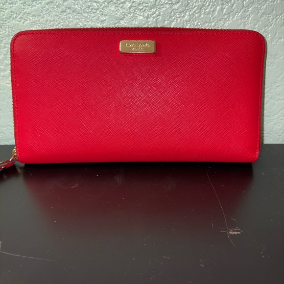 Kate Spade Vibrant Red Zip Wallet - Picture 1 of 4